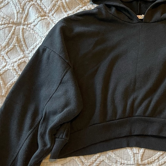 WOMANS HEARTS & HIPS CROPPED SWEATER - Picture 2 of 4